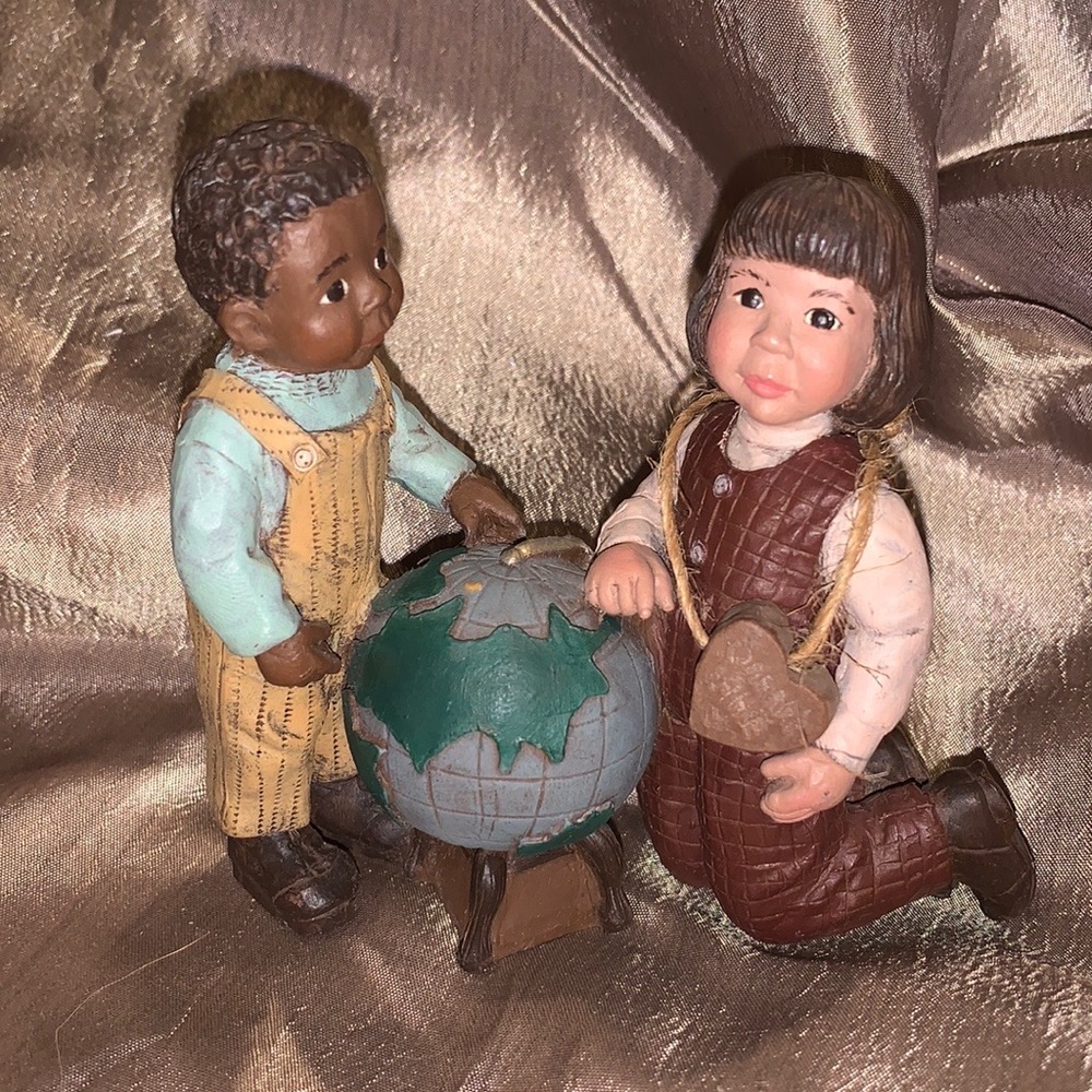 Sarah’s Attic LOVE AROUND THE WORLD # 34/ 65, dated 1992/1993